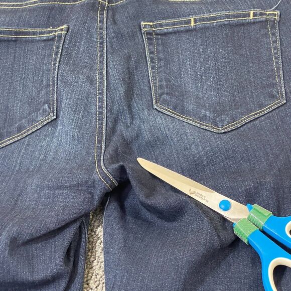 Paige Womens Jeans Size 26 Blue Hoxton Ankle Denim Flawed - Picture 8 of 16